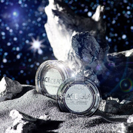 Тени моно для век Catrice Space Glam Chrome тон 010 Moonlight Glow