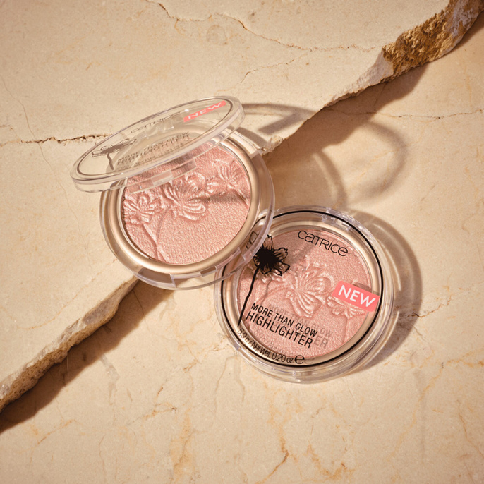 Пудра хайлайтер Catrice More Than Glow Highlighter тон 040 Absolute Blushin` Bright